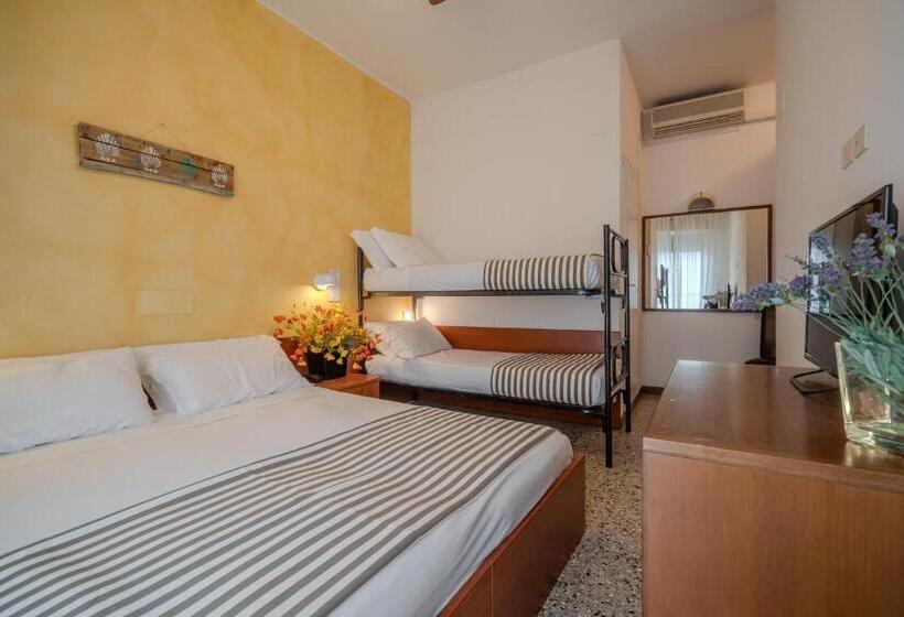 4인용 스탠다드 룸, Mia