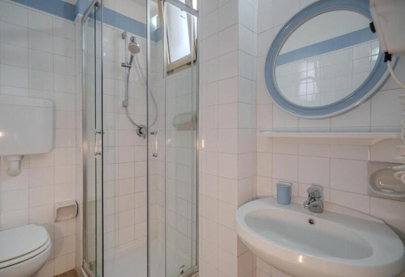 4인용 스탠다드 룸, Mia