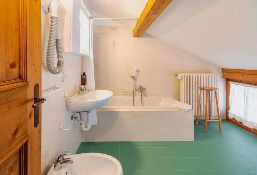 اتاق استاندارد یک نفره, Royal Hotel Cortina