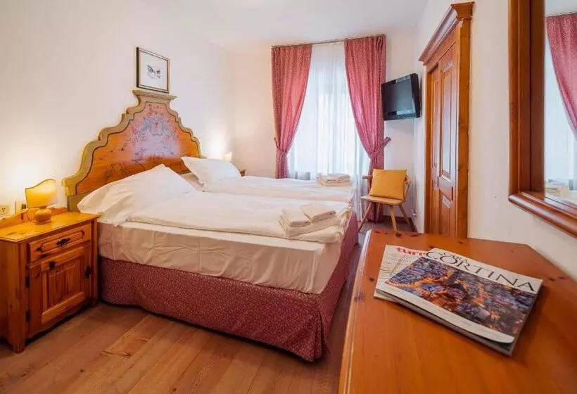 اتاق اکونومی, Royal Hotel Cortina