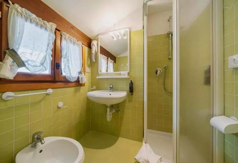 اتاق اکونومی, Royal Hotel Cortina