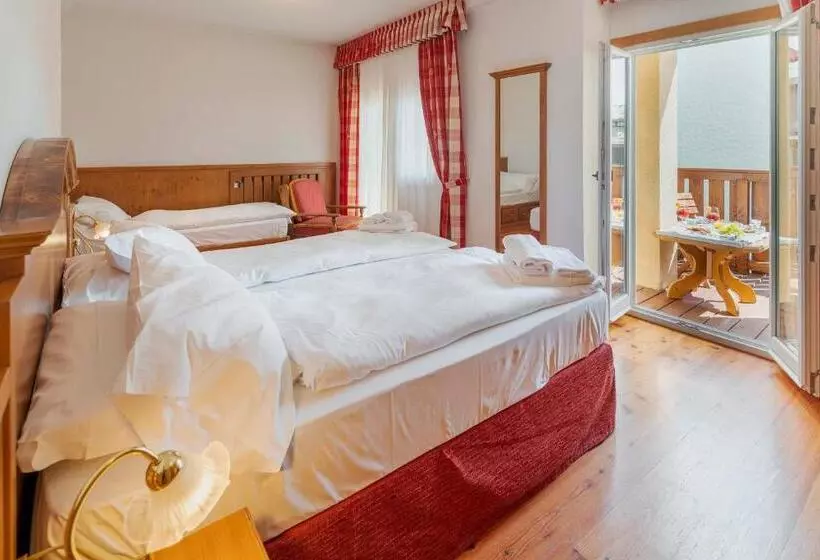 اتاق استاندارد سه نفره, Royal Hotel Cortina