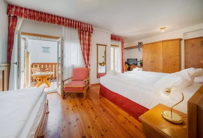 اتاق استاندارد سه نفره, Royal Hotel Cortina