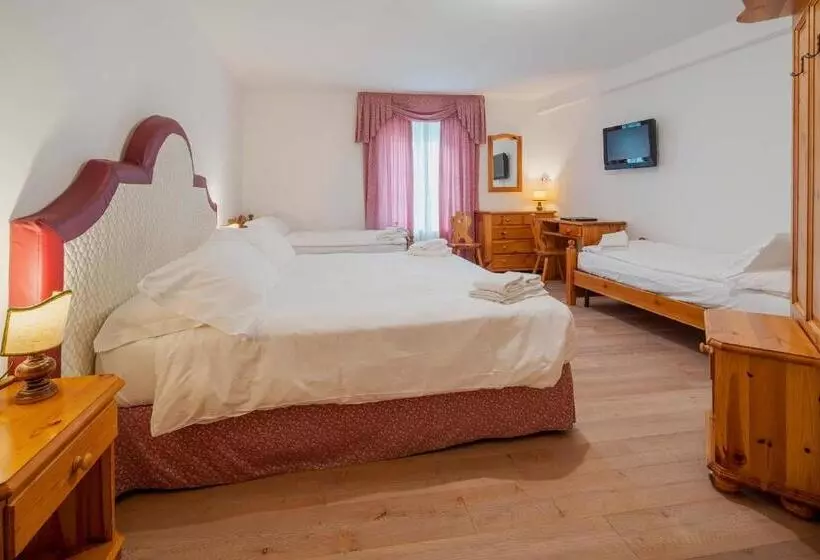 اتاق استاندارد چهار تخته, Royal Hotel Cortina