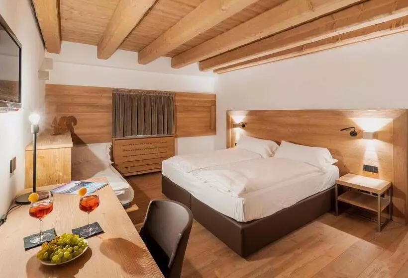 اتاق لوکس سه تخته, Royal Hotel Cortina