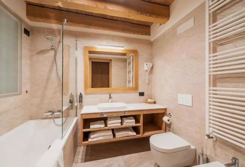 اتاق لوکس سه تخته, Royal Hotel Cortina