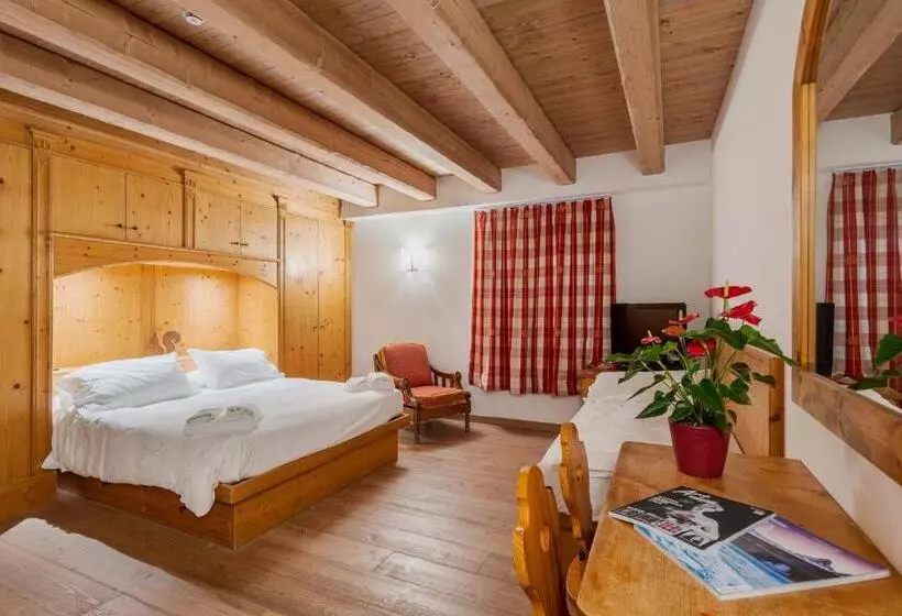 اتاق لوکس سه تخته, Royal Hotel Cortina
