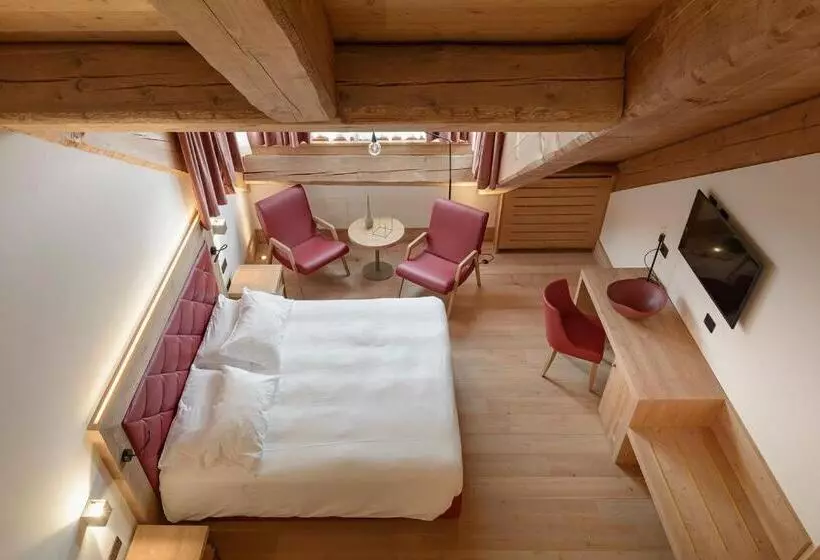 سوییت لوکس, Royal Hotel Cortina