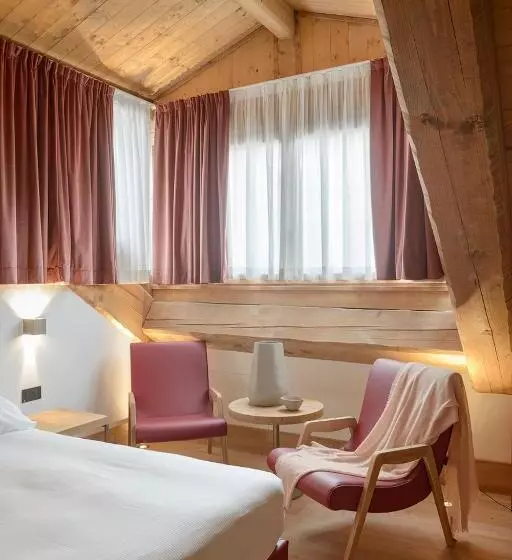 سوییت لوکس, Royal Hotel Cortina