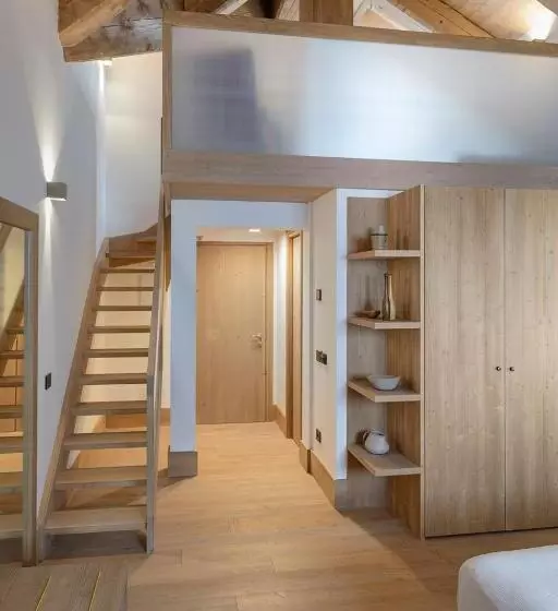 سوییت لوکس, Royal Hotel Cortina
