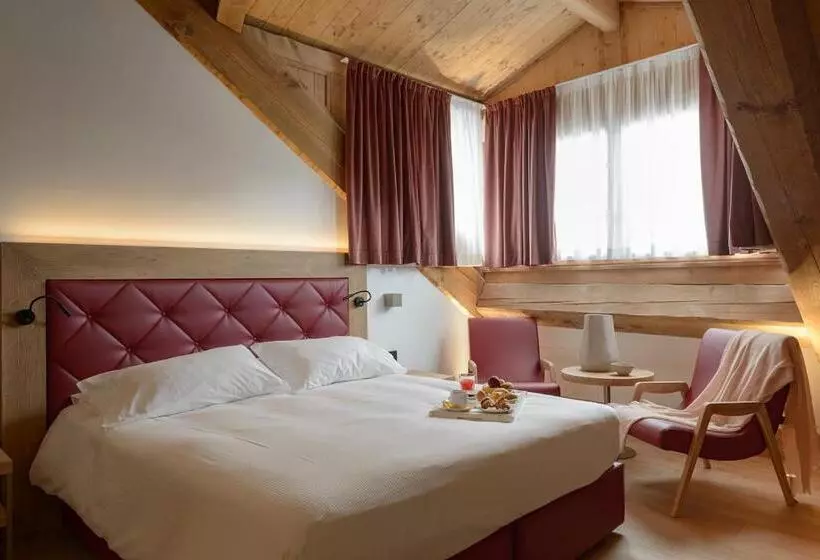 سوییت لوکس, Royal Hotel Cortina