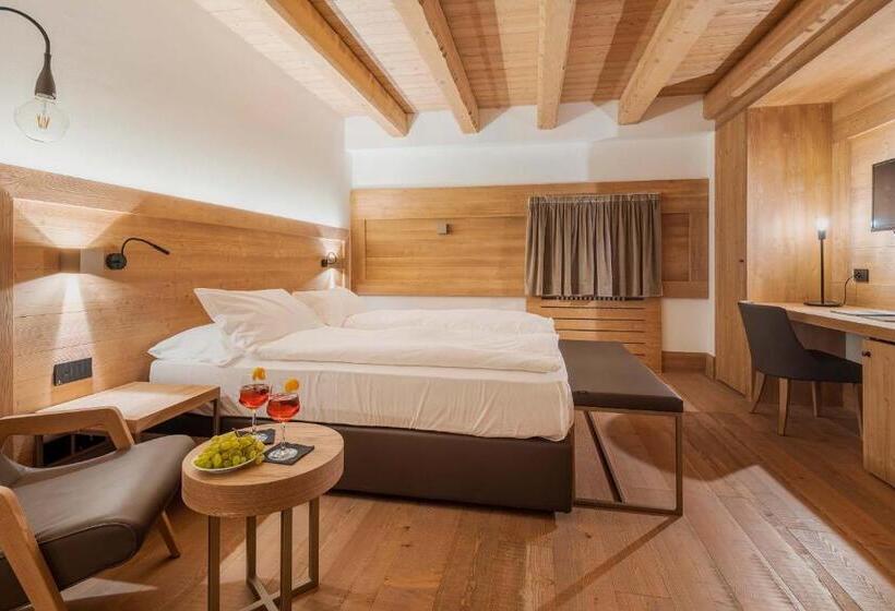 Номер Deluxe, Royal Hotel Cortina