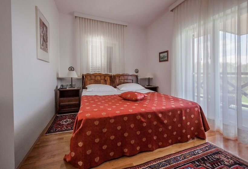 اتاق استاندارد با چشمانداز دریاچه, Triglav