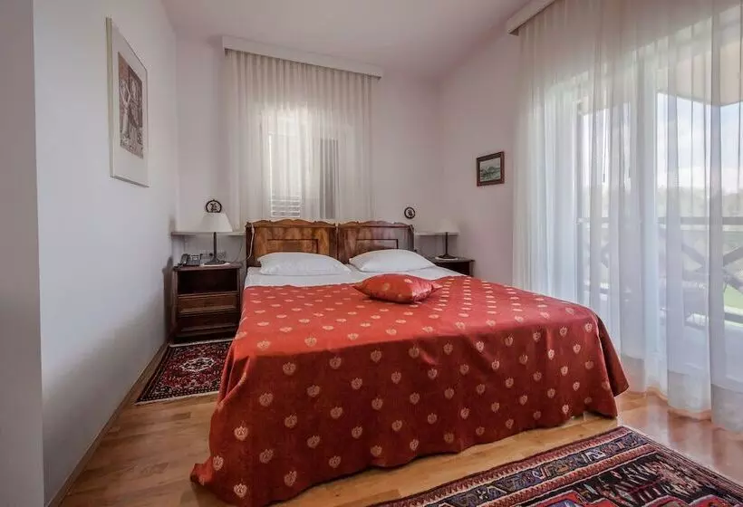 اتاق استاندارد با چشم‌انداز دریاچه, Triglav