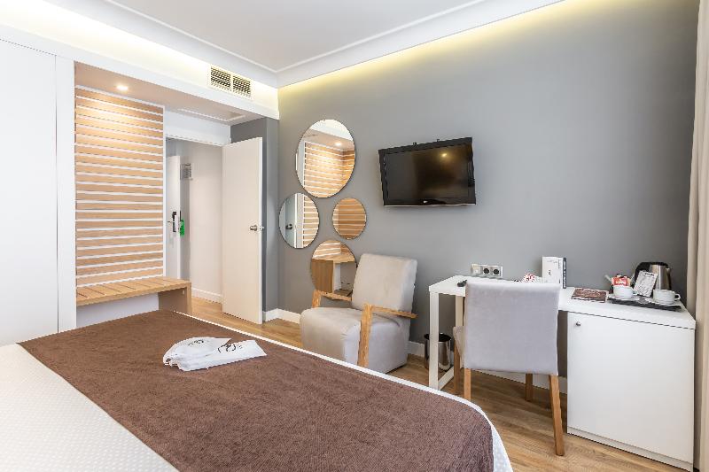 اتاق استاندارد چهار تخته, Viola Palace