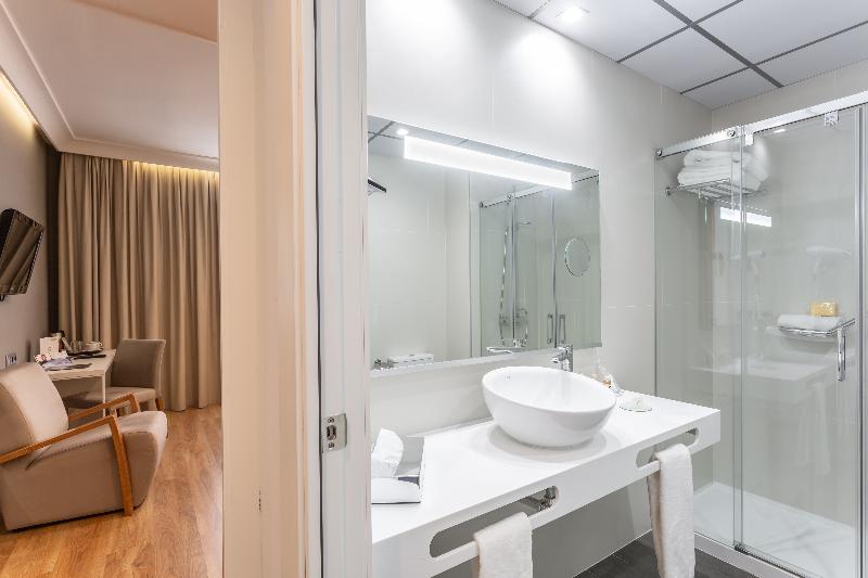 غرفة قياسية رباعية, Viola Palace