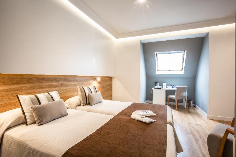 اتاق استاندارد چهار تخته, Viola Palace