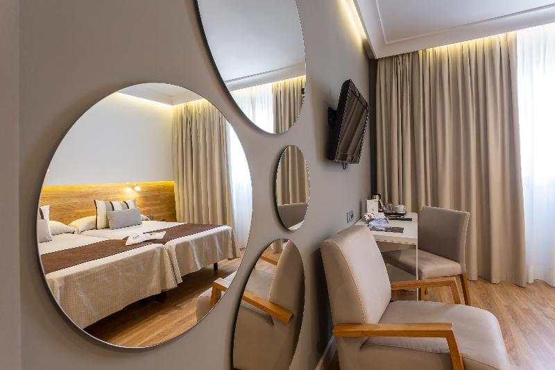 חדר סטנדרט לארבעה, Viola Palace