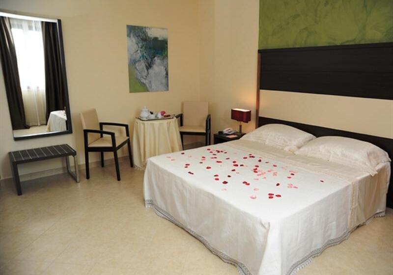 غرفة قياسية, Viola Palace