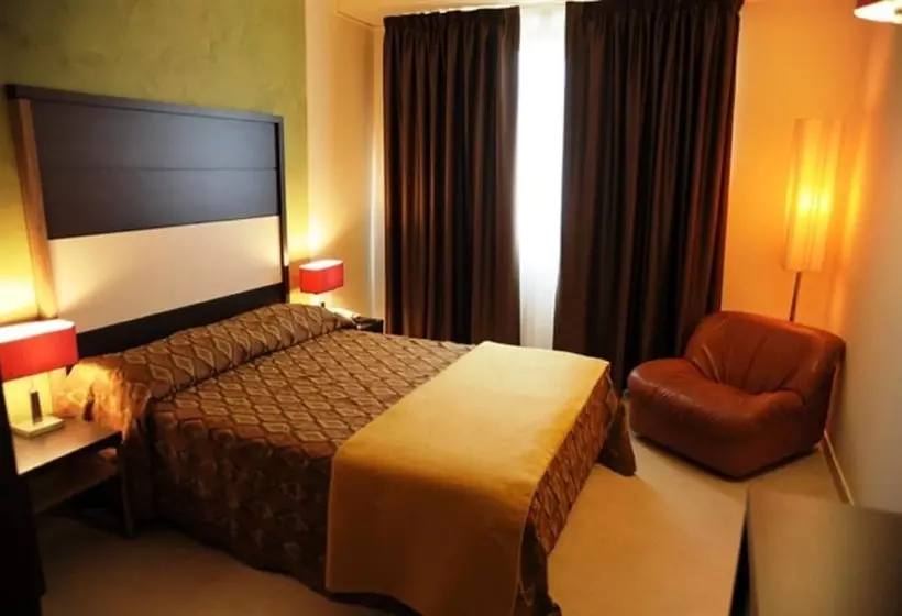 اتاق استاندارد چهار تخته, Viola Palace