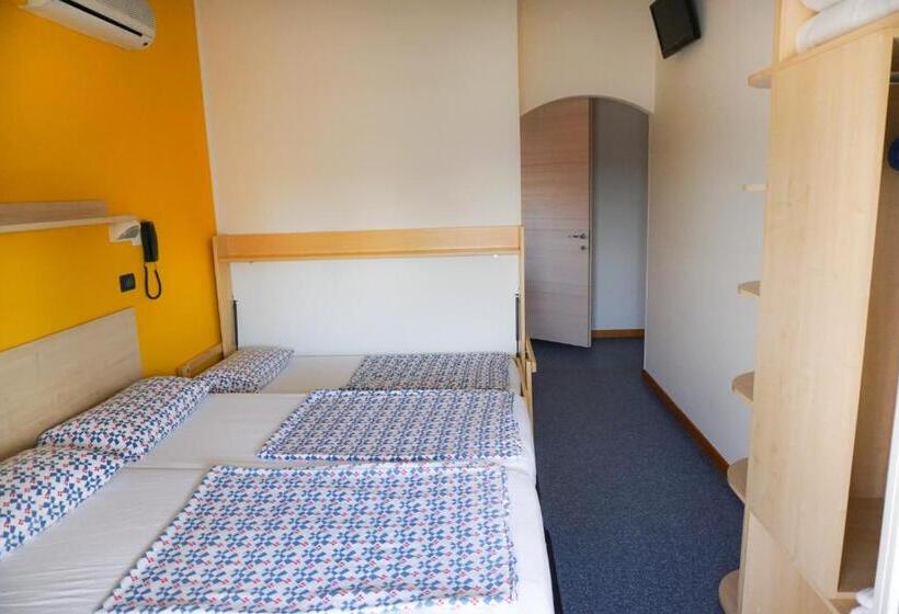 غرفة قياسية ثلاثية, Morfeo   Young People Hotels