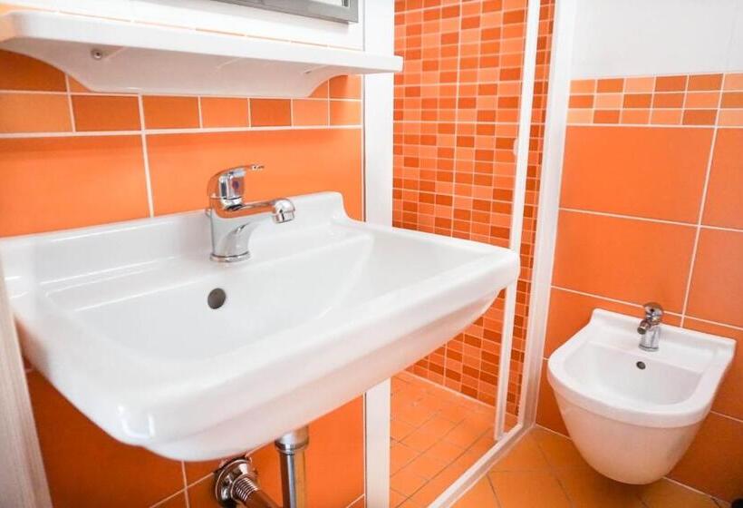 غرفة قياسية ثلاثية, Morfeo   Young People Hotels