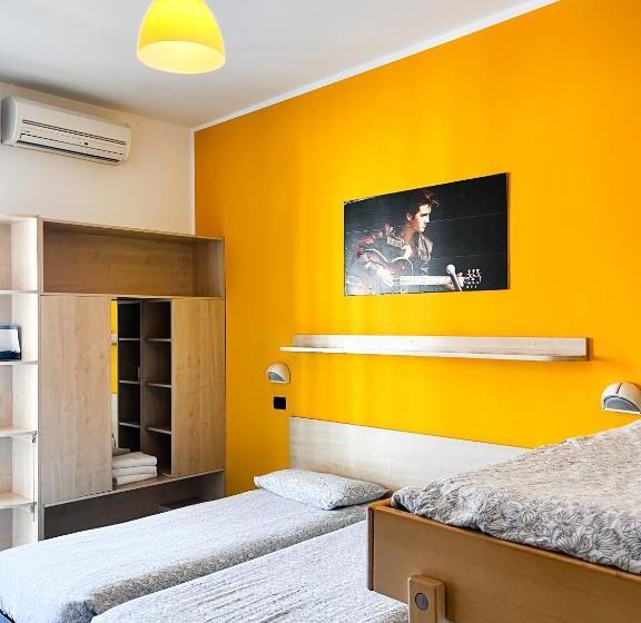 اتاق استاندارد چهار تخته, Morfeo   Young People Hotels