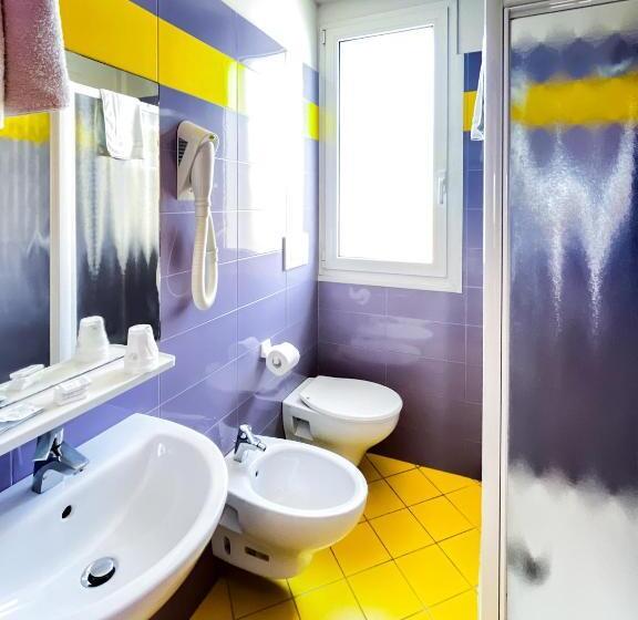 غرفة قياسية رباعية, Morfeo   Young People Hotels