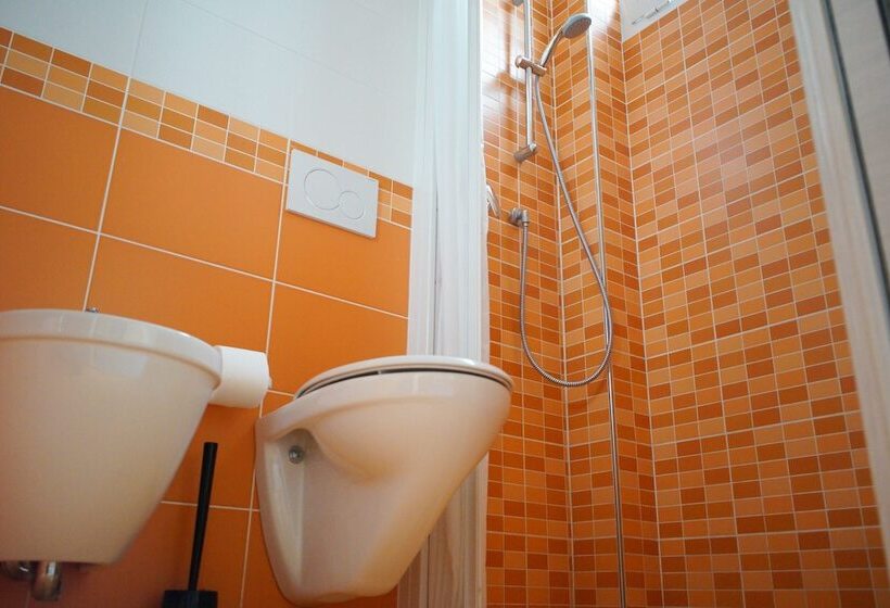 اتاق استاندارد سه نفره, Morfeo   Young People Hotels
