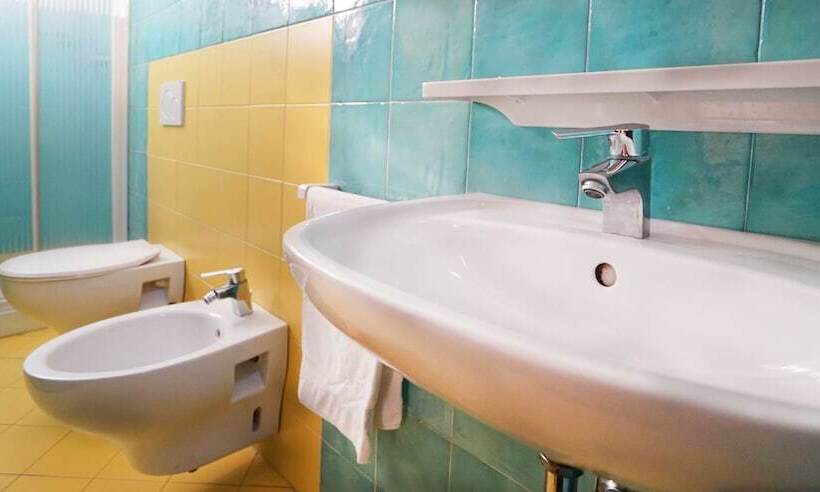 غرفة قياسية رباعية, Morfeo   Young People Hotels