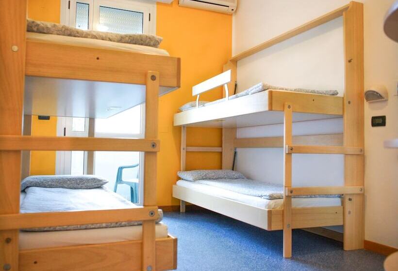 غرفة قياسية رباعية, Morfeo   Young People Hotels