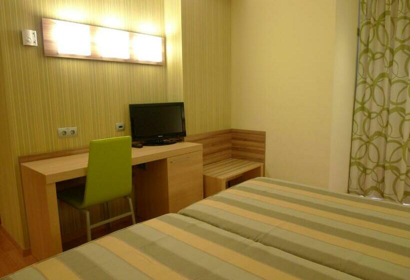 Номер Стандарт с Балконом, Riviera Beachotel - Adults Recomended