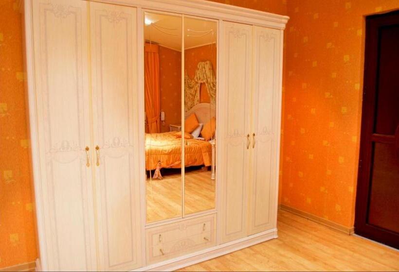 자쿠지 스위트, Ivy Boutique