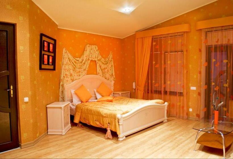 자쿠지 스위트, Ivy Boutique