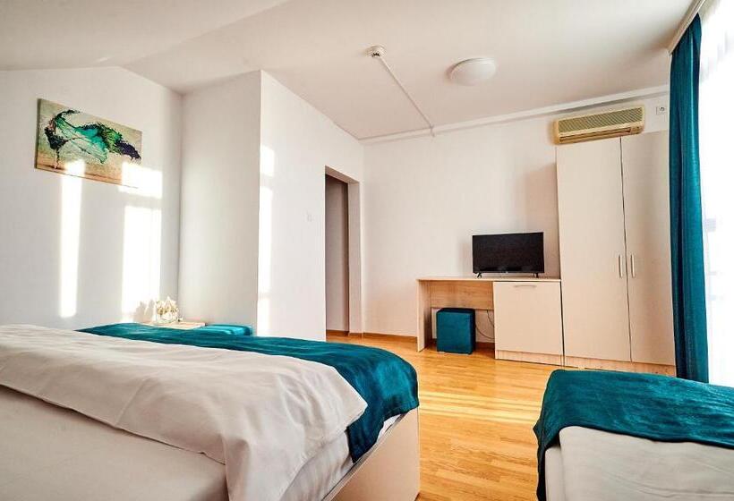 펜트하우스 룸, Roxy & Maryo  Restaurant  Terasa  Loc De Joaca Pentru Copii  Parcare Gratuita