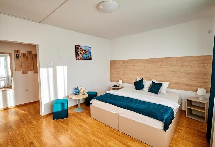 펜트하우스 룸, Roxy & Maryo  Restaurant  Terasa  Loc De Joaca Pentru Copii  Parcare Gratuita