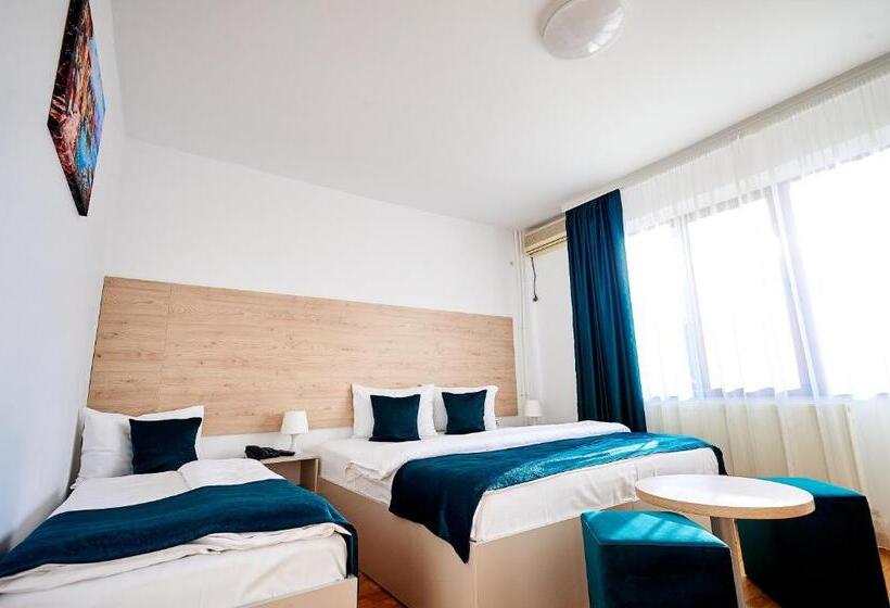 스탠다드 트리플 발코니 룸, Roxy & Maryo  Restaurant  Terasa  Loc De Joaca Pentru Copii  Parcare Gratuita