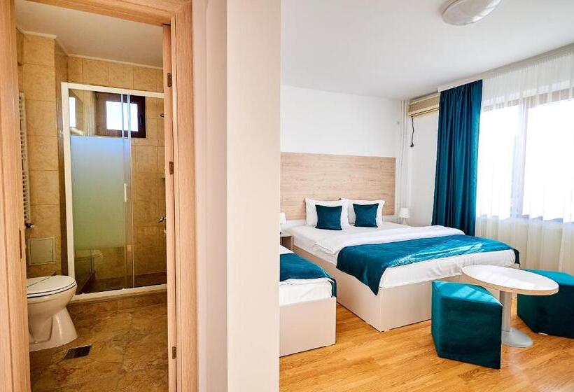 스탠다드 트리플 발코니 룸, Roxy & Maryo  Restaurant  Terasa  Loc De Joaca Pentru Copii  Parcare Gratuita