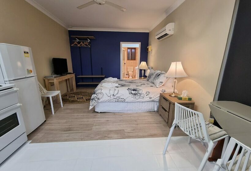 דירת חדר, Charlesworth On The Park