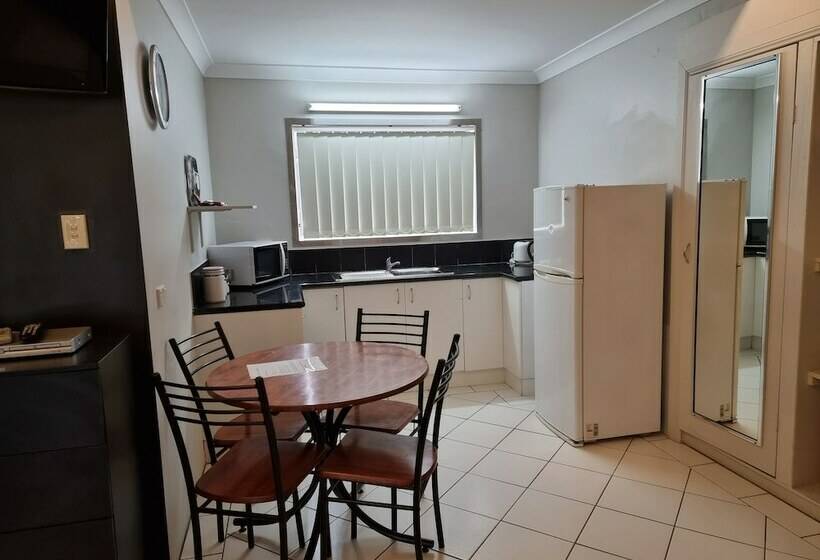 דירת חדר, Charlesworth On The Park