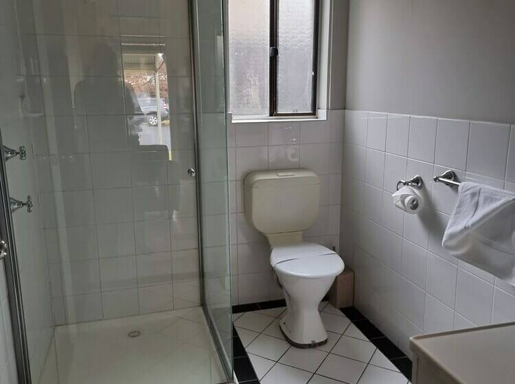 דירת חדר, Charlesworth On The Park