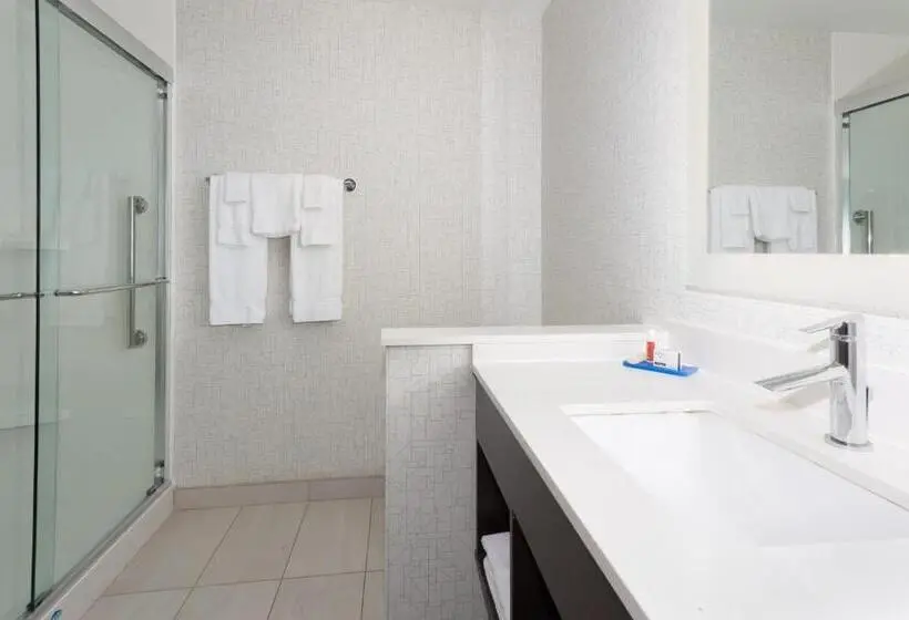 キングサイズベッドのスイートルーム, Holiday Inn Express & Suites   Firestone   Longmont , An Ihg