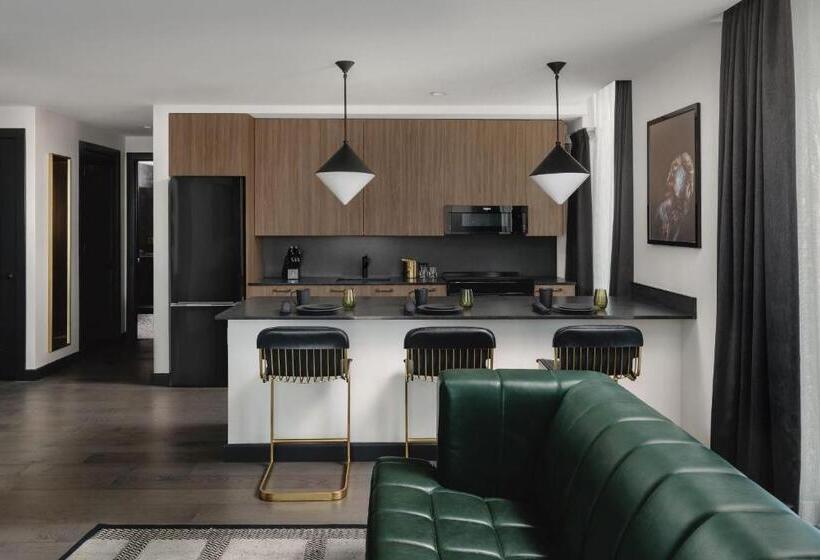 جناح, Thompson Austin, By Hyatt