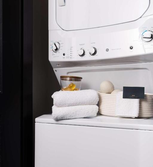 جناح, Thompson Austin, By Hyatt