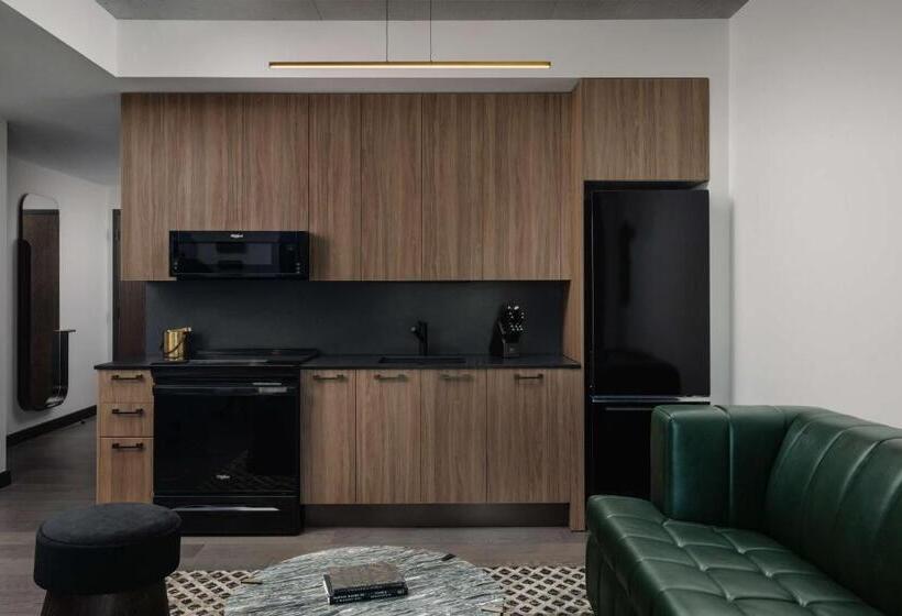 جناح, Thompson Austin, By Hyatt