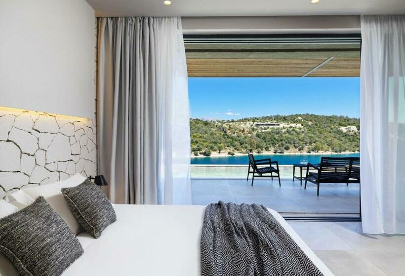 سوییت با چشم‌انداز دریا, Azur Retreat
