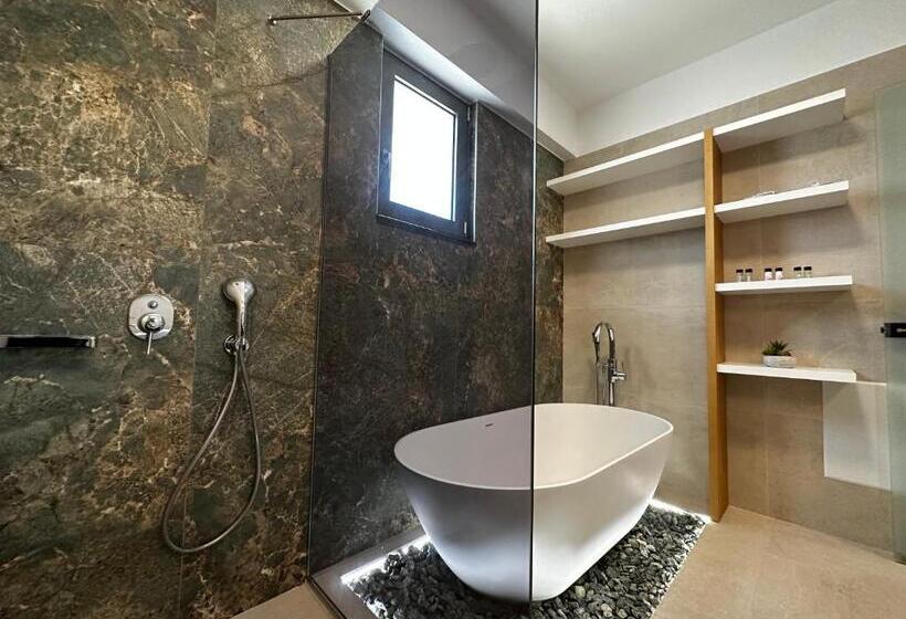 Superior suite with pool view, Sapphire Horizon Suites