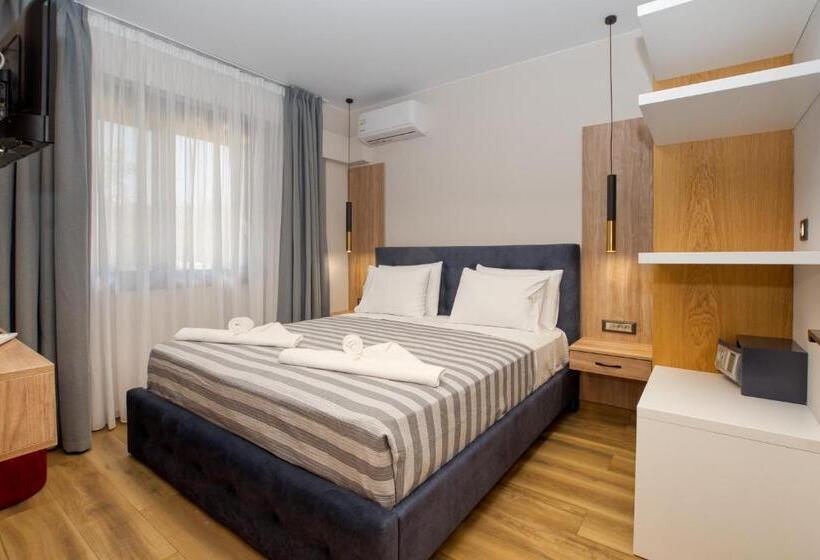 Superior suite with pool view, Sapphire Horizon Suites