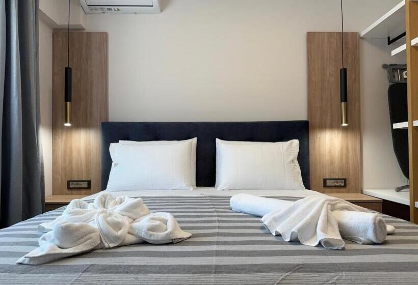 Superior suite with pool view, Sapphire Horizon Suites