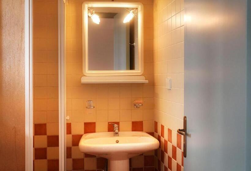 דירת משפחה, Areti Aparthotel